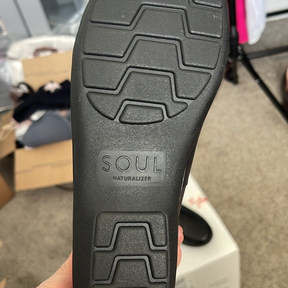 NWOT SOUL BY NATURALIZER BLACK LOAFER - Picture 2 of 3